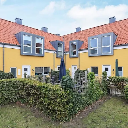 Apartment 6 Person Holiday In *