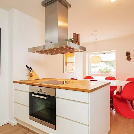 6 Person Holiday In Apartment *