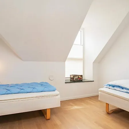 Apartment 6 Person Holiday In *